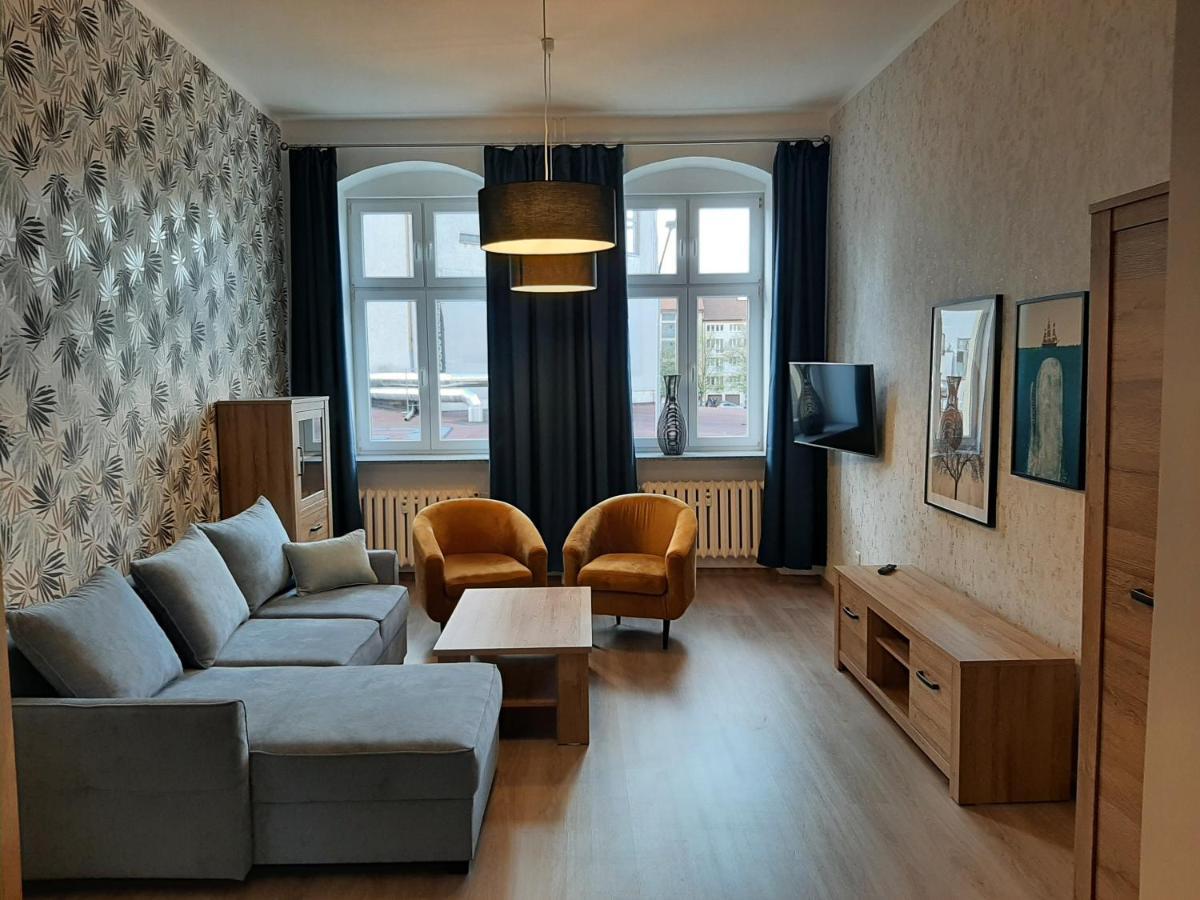 Apartment 21 Stare